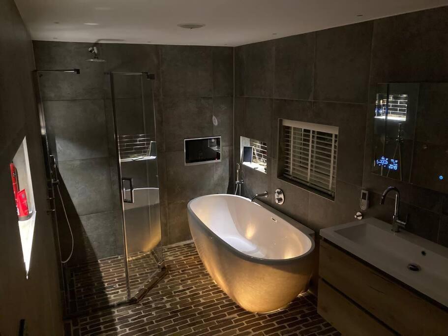 Voorsterstaete Former Barn, Including Jacuzzi Voorst Gem Voorst Eksteriør bilde